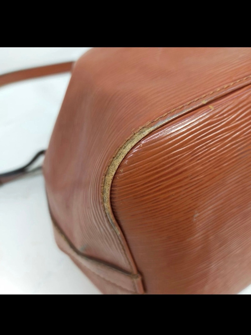 Louis Vuitton Epi Leather Drawstring Shoulder Bag in Rust and Natural - Picture 3 of 6